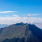 In With A Terrace Hochfugen
