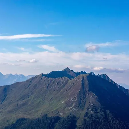 In With A Terrace Хохфюген